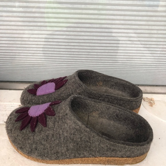Haflinger Gray Wool Slippers with Purple Floral Design Slippers Size 39/8.5US - Picture 4 of 13